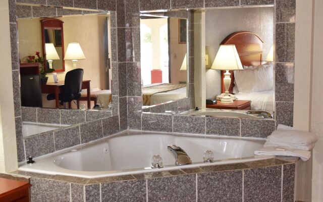 Travelodge Inn & Suites by Wyndham Norman