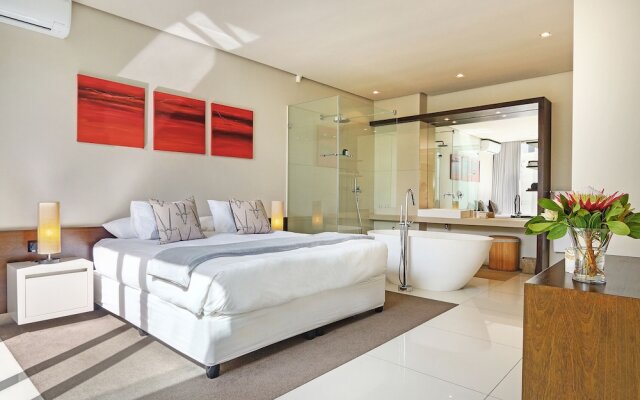 Luxury 5-star Private 4-bed Villa With Pool and Views Close to Camps Bay Beach