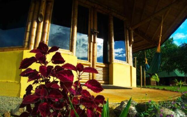 Eco-Lodge Deseo Bamboo