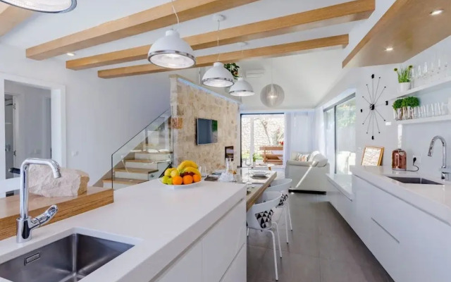 Villa Stone Pearl - Two Bedroom Holiday House With Pool