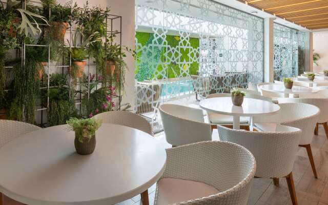 Catalonia Giralda Hotel