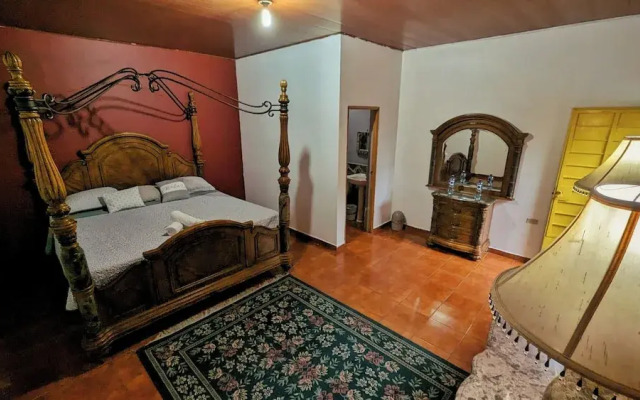 1961 Los Naranjos Hostal