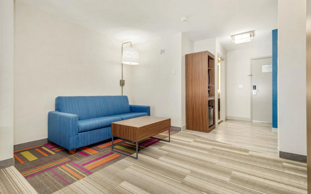 Holiday Inn Express & Suites Medicine Hat Transcanada Hwy 1 by IHG