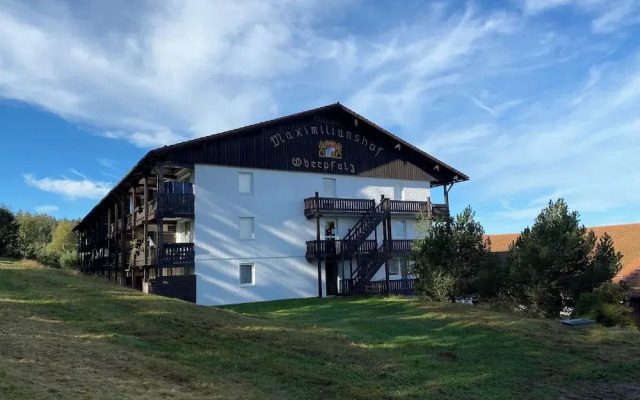 Stylish Apartment With Modern Amenities and Scenic Views