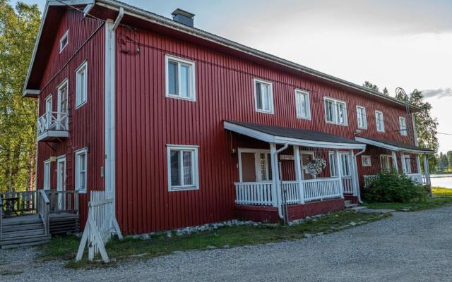 Arctic Guesthouse & Igloos