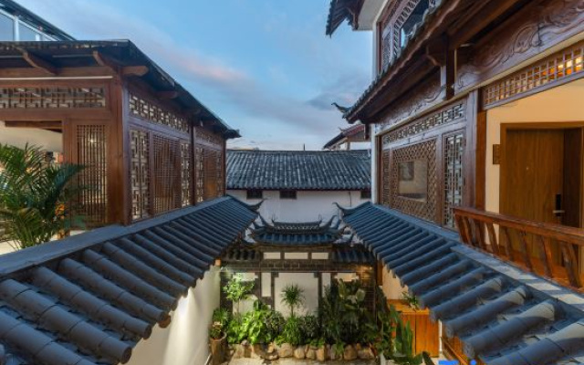 Qixuan Courtyard- Neo-Chinese Design, Garden Oasis in Lijiang