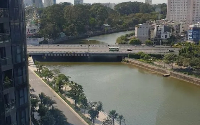 Stay In Vietnam Vinhomes Golden River