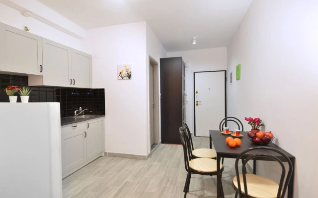 Metaxourgeio B A Minimal Apartment