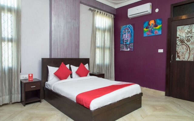 OYO Home 12830 Charming 3BHK