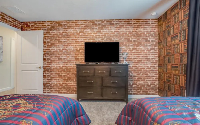 4 Bedroom Town Home with Pool