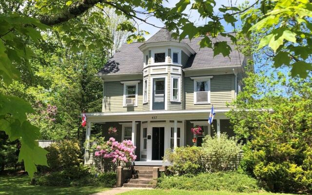 Red Mahone Bed & Breakfast