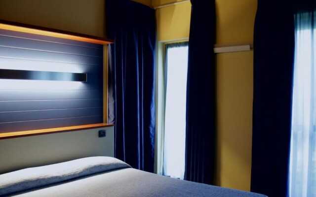 Room in Guest Room - Spacious Double Room in Alba
