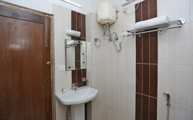 OYO 18870 Hotel Lajja Palace