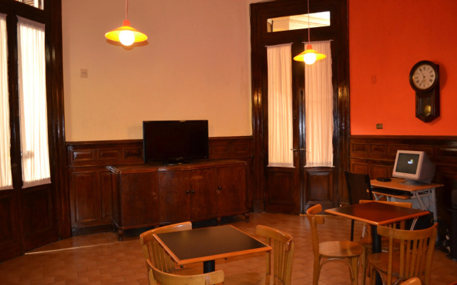Retro Art Hostel