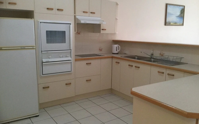 Private Canal Duplex with Pontoon - Oleander Drive, Bongaree