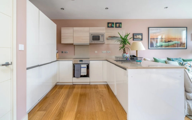 Superb Artists Flat w Free Parking