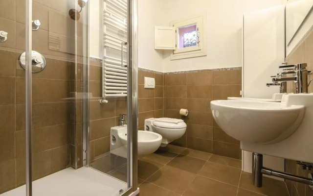 Brand new Suite With Balcony Via Albertoni