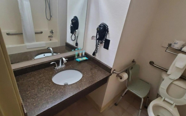 Pictured Rocks Inn & Suites