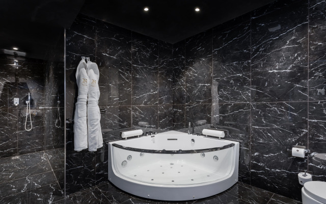 H Hotel