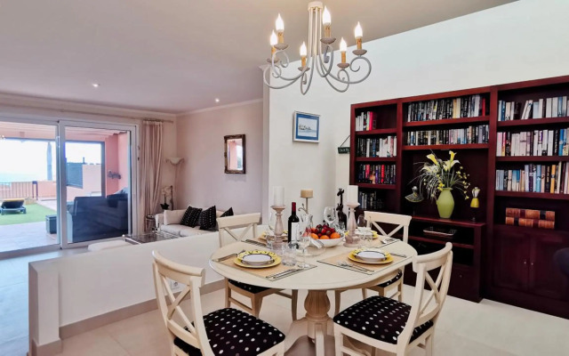 Villa mit Meerblick und Pool direkt am Golfplatz von Adeje