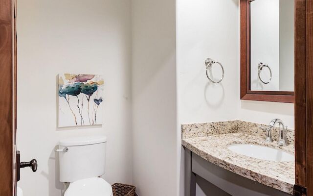 Old Town Luxury by Casago