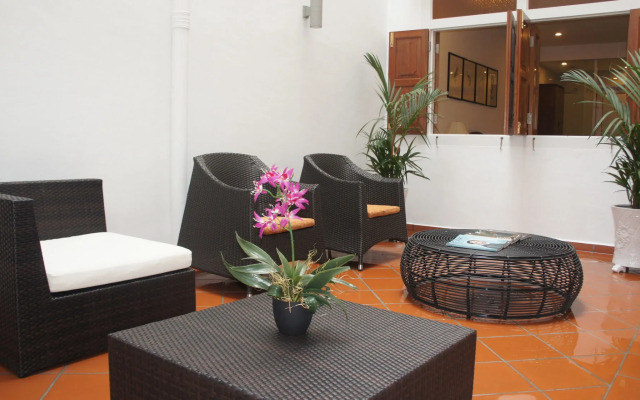 Heeren Straits Hotel