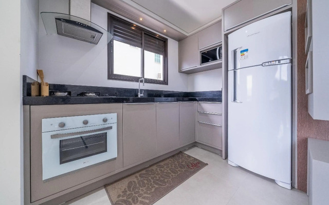 060 - Lindíssimo apto com 02 suítes em Bombas