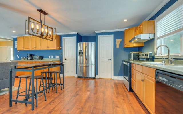 Ski, Golf & Hike: Spacious Dover Retreat!