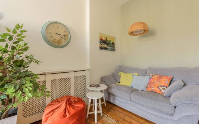 Modern 2 Bedroom Flat In Edinburgh City Centre