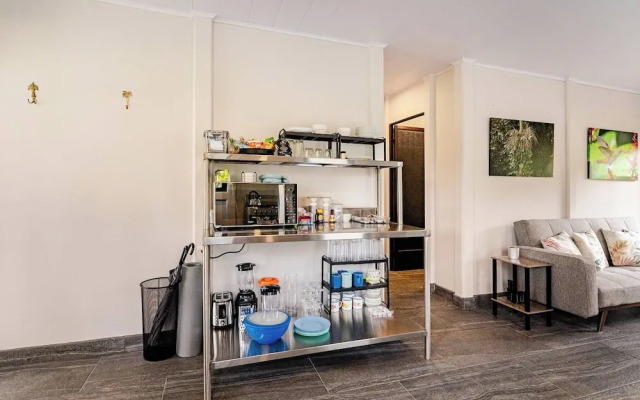 Pura Vidaville - Hiker's Hideaway