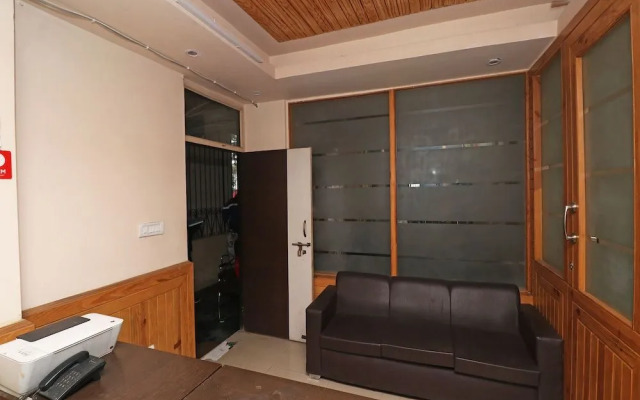 Hotel Reeva By OYO Rooms