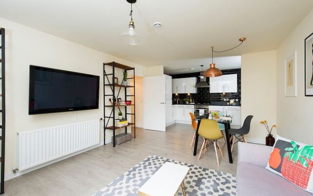 Bright and Spacious 2BR Flat in East London