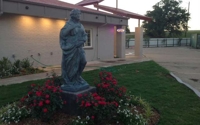 Romantic Inn & Suites