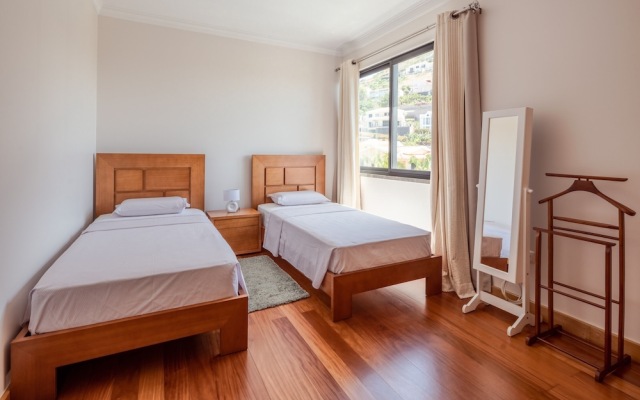 25 - Elegant apartment with Seaviews