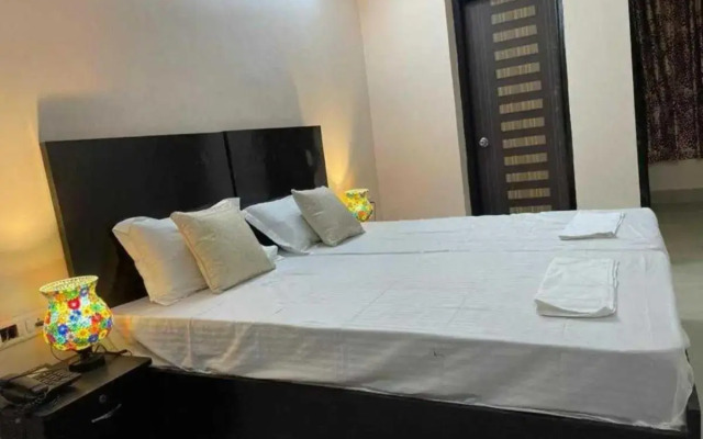 POP 80576J Vasu Hotel