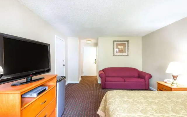 Super 8 by Wyndham Watertown/Cambridge/Boston Area