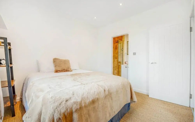 3 Bedroom Penthouse With London Skyline View