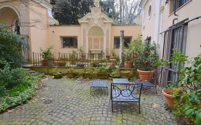 Prestigious Apartment Via Giulia