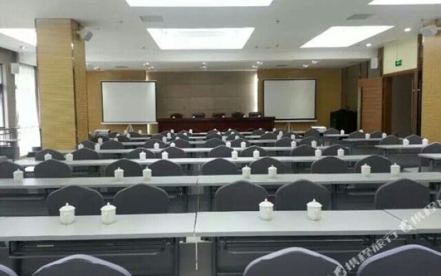 Shengjing Yijia Hotel (Shennongjia Scenic Area Songbai)