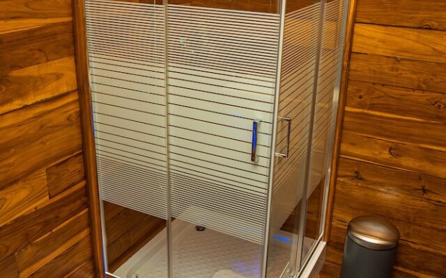 Leopard Reach Yala by Seven Angels