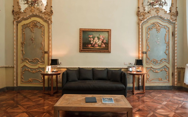 Royal Palace Luxury Suites & Hotel