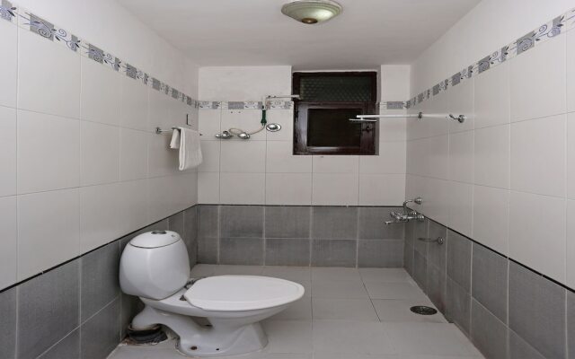 OYO 10072 Hotel Amrit Regency