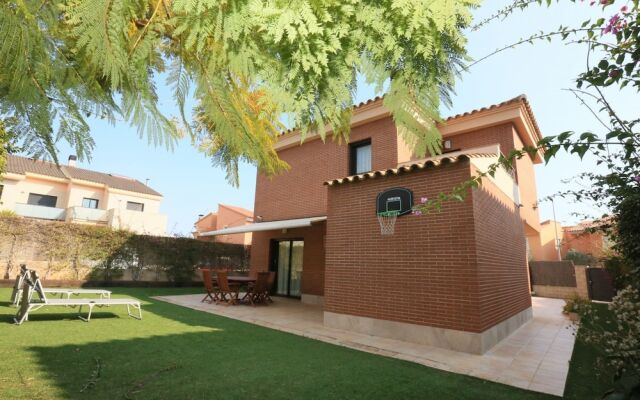 Casa Adosada Para 6 Personas en Cambrils