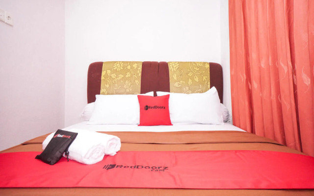 RedDoorz near Palembang Square Mall 2