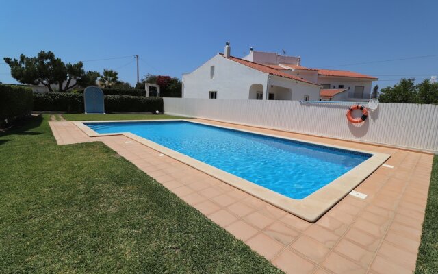 3-bed Townhouse With Pool in Albufeira Balaia
