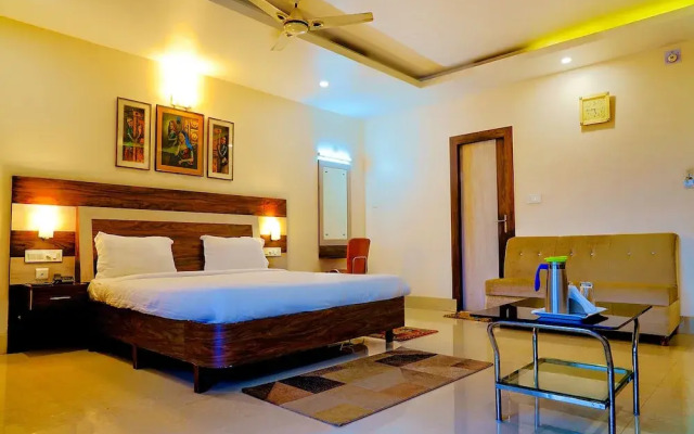 Fabhotel Kanchan Plaza