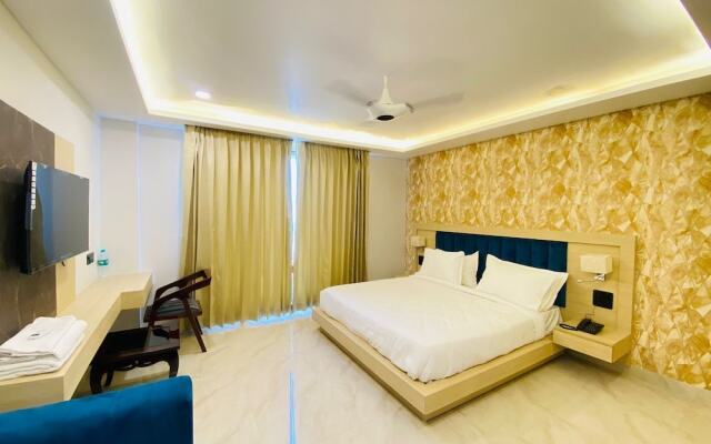 Hotel Holiday Grand Near Expo Mart