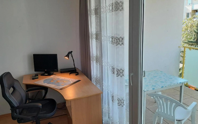 Serviced Apartment with Sunny Balcony