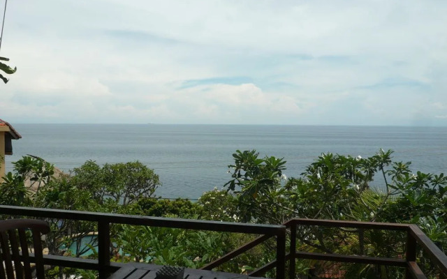 Lucky Paradise Bungalows on The Beach