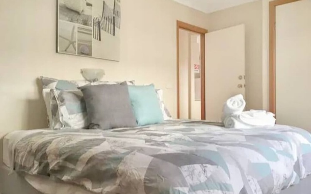 Home Near Shops & Beach – Guest Rooms – Melbourne